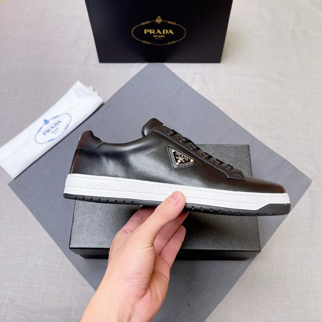 P380 Prada Prada's new men's leather sneakers, the highest version on the market, any comparison is welcome🆚! The original leather has excellent texture and is super high-end! Fetal sheep net lining imported from Italy, removable pad! Luxurious materials and fine workmanship, highly recommended! Code number 38-45 No. 058